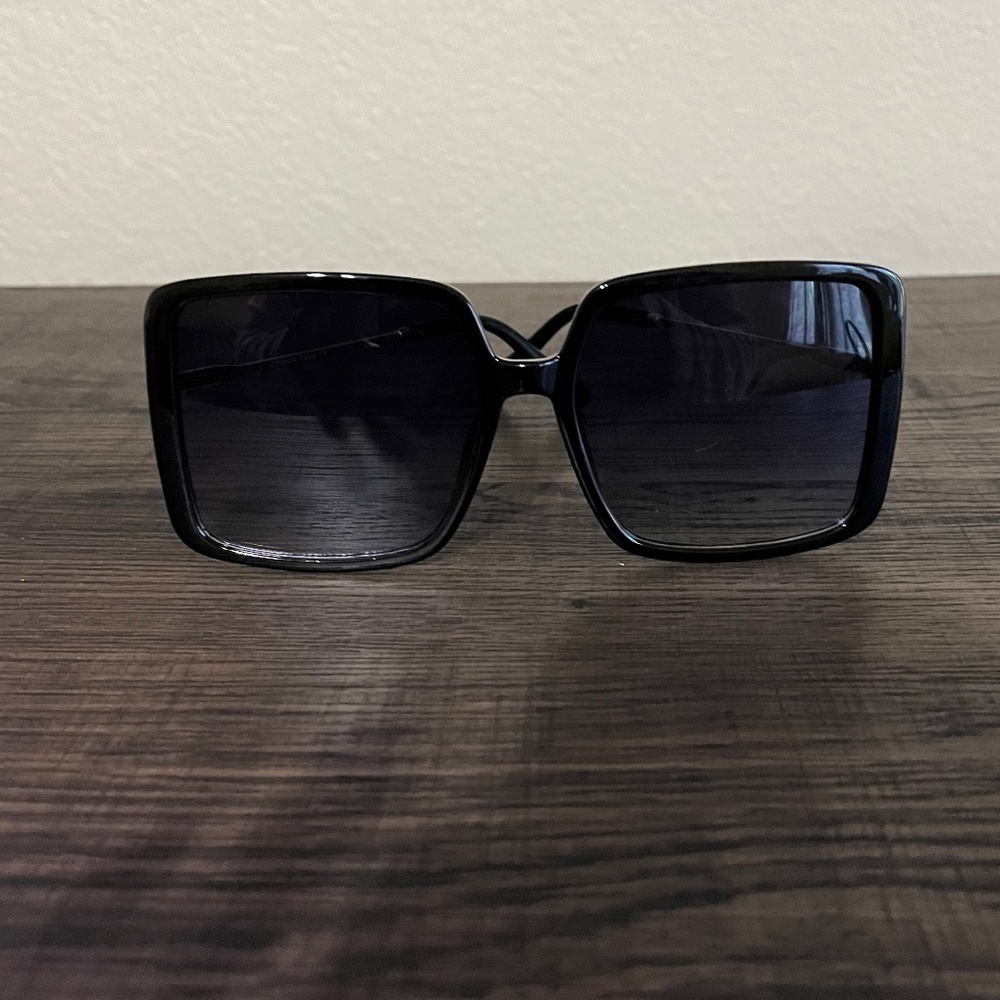 New Anti-Glare Oversized Square Shaped Sunglasses for Everyday Use